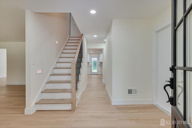 300 E Chestnut Avenue E, Metuchen, NJ 08840