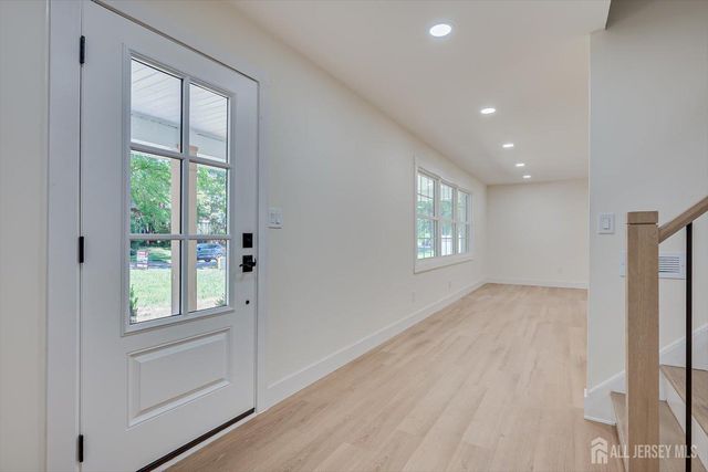 300 E Chestnut Avenue E, Metuchen, NJ 08840