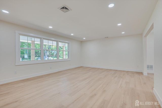 300 E Chestnut Avenue E, Metuchen, NJ 08840