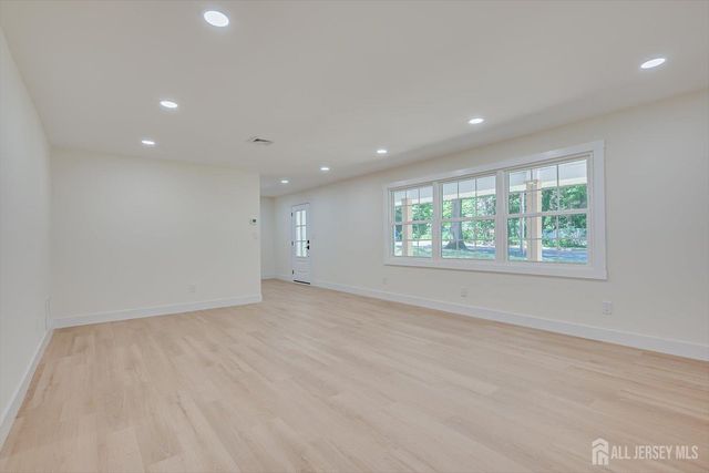 300 E Chestnut Avenue E, Metuchen, NJ 08840