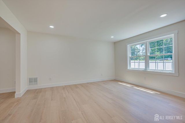 300 E Chestnut Avenue E, Metuchen, NJ 08840