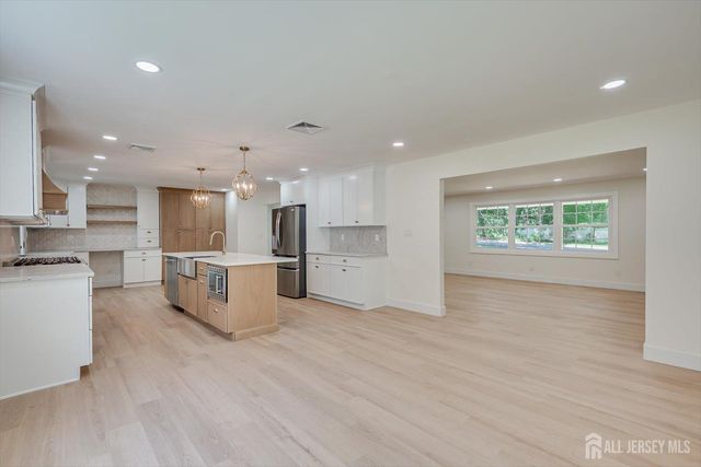 300 E Chestnut Avenue E, Metuchen, NJ 08840