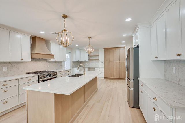 300 E Chestnut Avenue E, Metuchen, NJ 08840