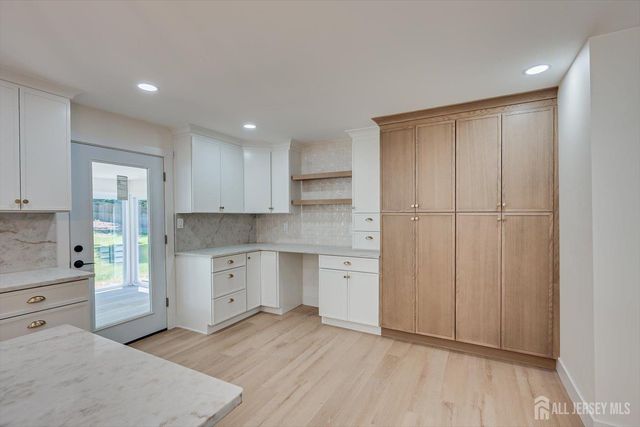 300 E Chestnut Avenue E, Metuchen, NJ 08840