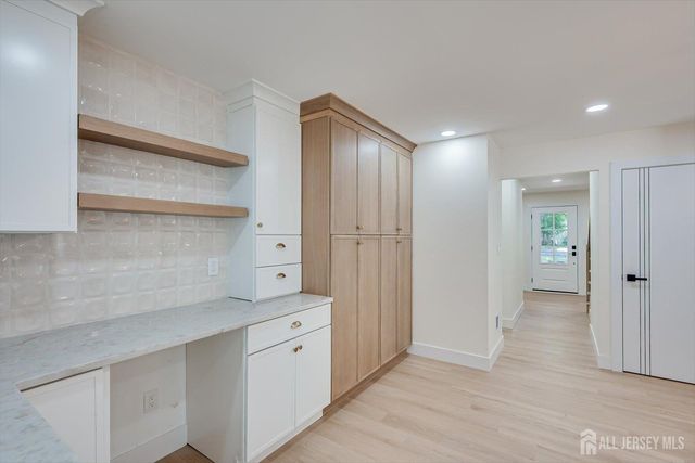 300 E Chestnut Avenue E, Metuchen, NJ 08840
