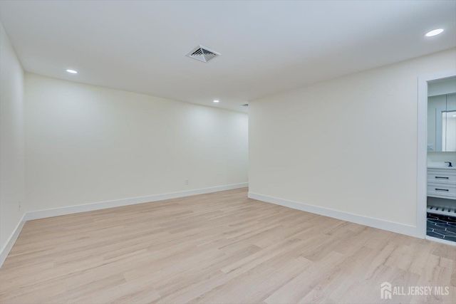 300 E Chestnut Avenue E, Metuchen, NJ 08840