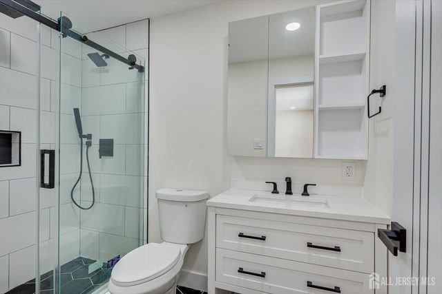 300 E Chestnut Avenue E, Metuchen, NJ 08840