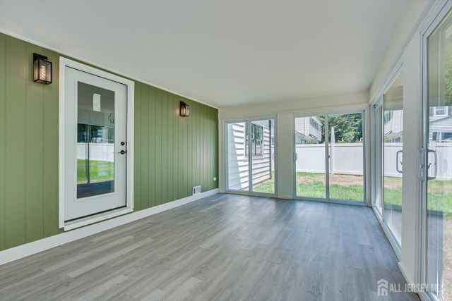300 E Chestnut Avenue E, Metuchen, NJ 08840