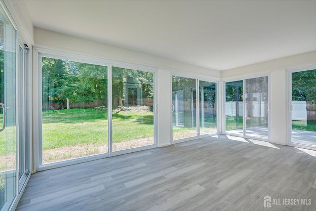 300 E Chestnut Avenue E, Metuchen, NJ 08840