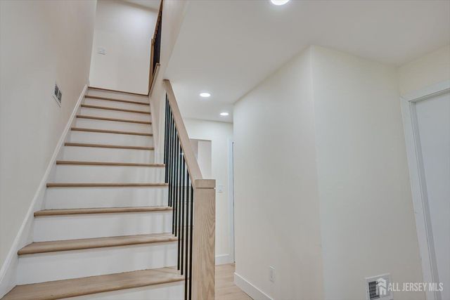 300 E Chestnut Avenue E, Metuchen, NJ 08840