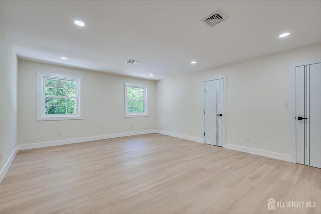 300 E Chestnut Avenue E, Metuchen, NJ 08840