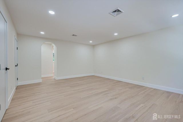 300 E Chestnut Avenue E, Metuchen, NJ 08840