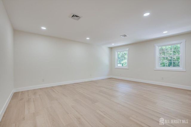 300 E Chestnut Avenue E, Metuchen, NJ 08840