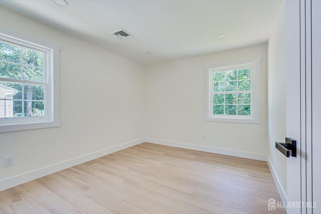 300 E Chestnut Avenue E, Metuchen, NJ 08840