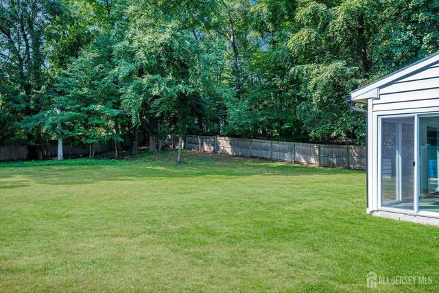 300 E Chestnut Avenue E, Metuchen, NJ 08840