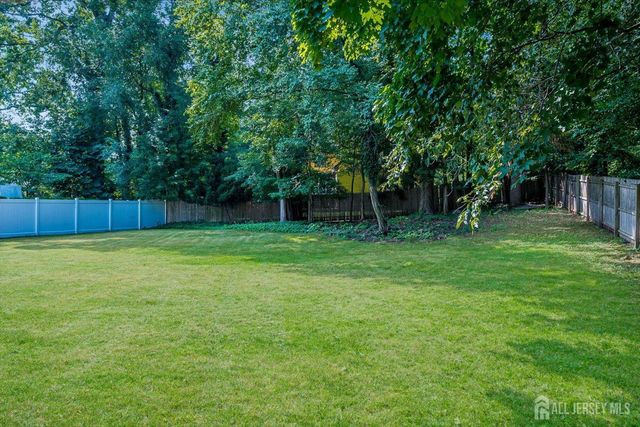 300 E Chestnut Avenue E, Metuchen, NJ 08840