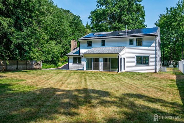 300 E Chestnut Avenue E, Metuchen, NJ 08840
