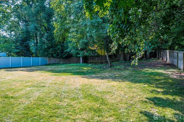 300 E Chestnut Avenue E, Metuchen, NJ 08840