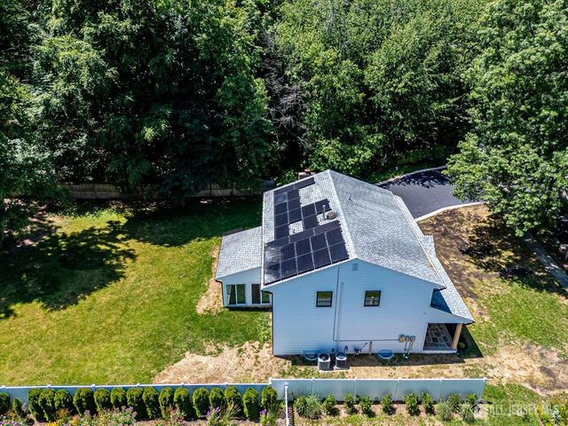 300 E Chestnut Avenue E, Metuchen, NJ 08840