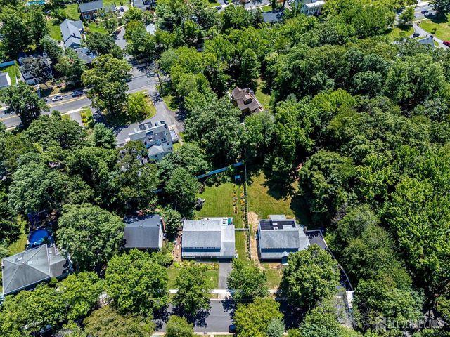 300 E Chestnut Avenue E, Metuchen, NJ 08840
