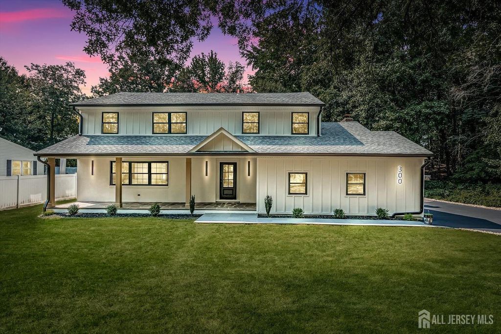 300 E Chestnut Avenue E, Metuchen, NJ 08840