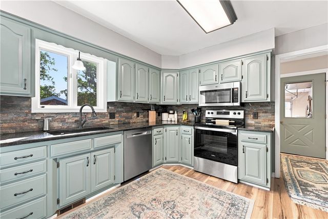72 Elizabeth Drive, Bella Vista, AR 72715