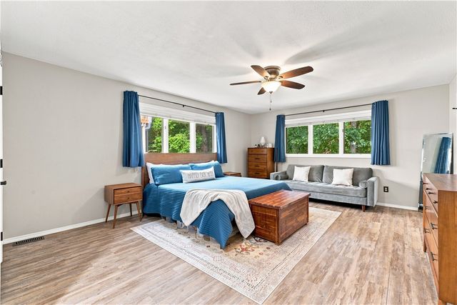 72 Elizabeth Drive, Bella Vista, AR 72715