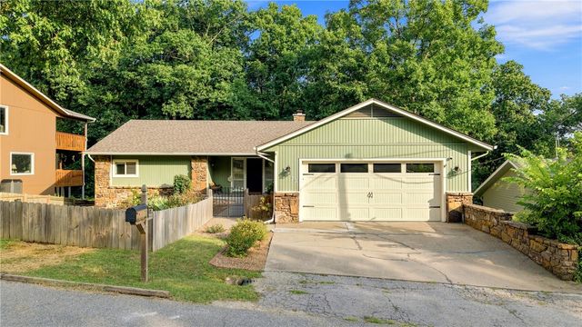 72 Elizabeth Drive, Bella Vista, AR 72715