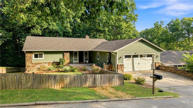 72 Elizabeth Drive, Bella Vista, AR 72715