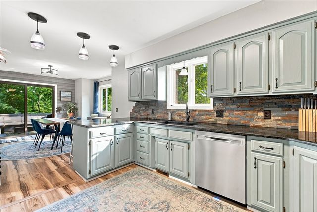 72 Elizabeth Drive, Bella Vista, AR 72715
