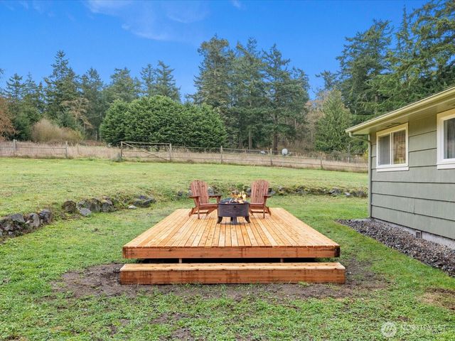 207 Fort Casey Road, Coupeville, WA 98239