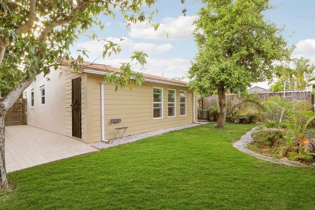 3814 Van Cott Circle, West Palm Beach, FL 33403