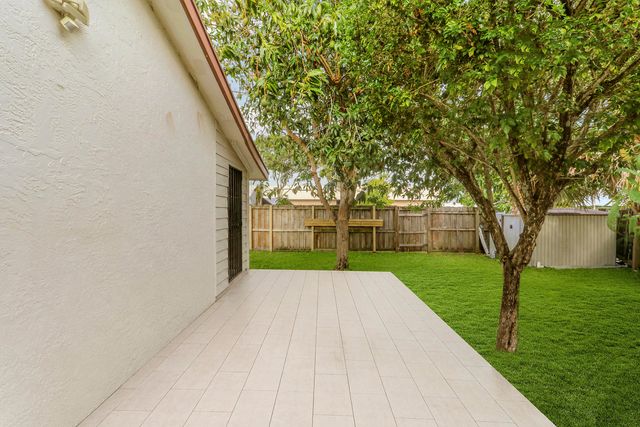 3814 Van Cott Circle, West Palm Beach, FL 33403