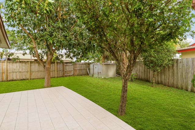 3814 Van Cott Circle, West Palm Beach, FL 33403