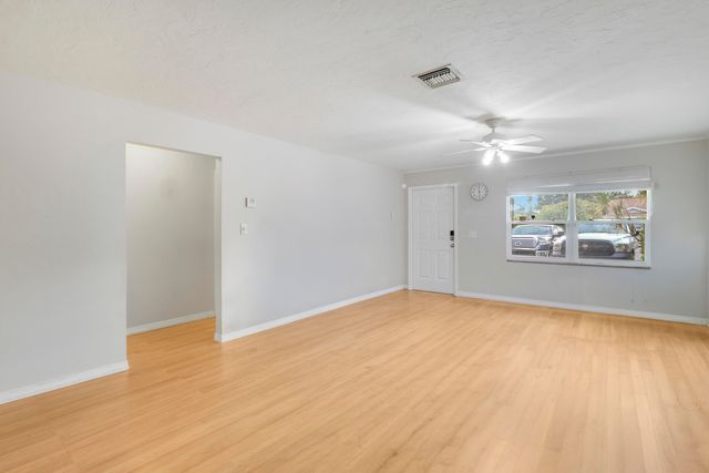 3814 Van Cott Circle, West Palm Beach, FL 33403