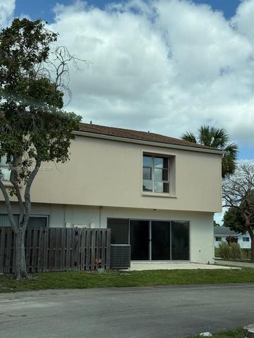 8208 NW 9th Ct 1, Plantation, FL 33324