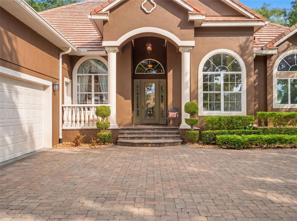 Image 2 of property listing at 9223 HIDDEN BAY LANE, Orlando, FL 32819