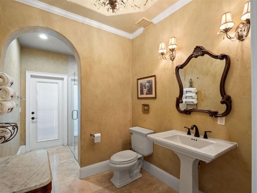 Image 34 of property listing at 9223 HIDDEN BAY LANE, Orlando, FL 32819