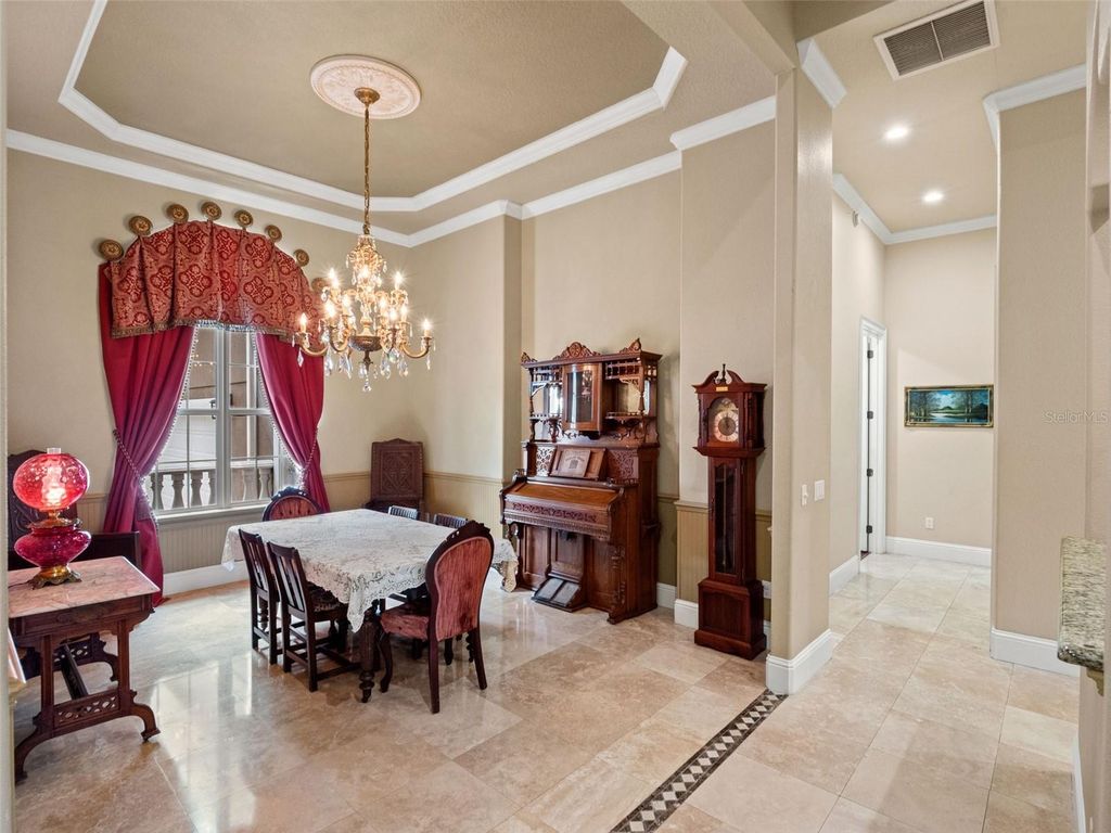 Image 5 of property listing at 9223 HIDDEN BAY LANE, Orlando, FL 32819