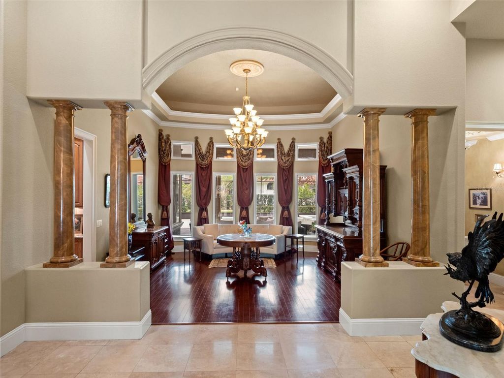 Image 8 of property listing at 9223 HIDDEN BAY LANE, Orlando, FL 32819