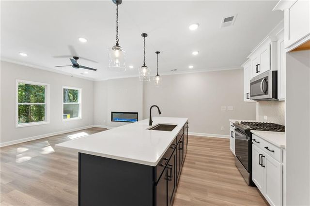 690 Sunstone Lane, Lawrenceville, GA 30043
