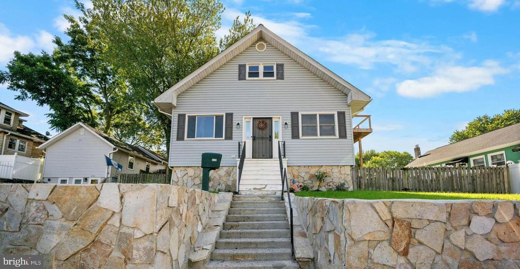 113 W EDGEVALE RD, Baltimore, MD 21225