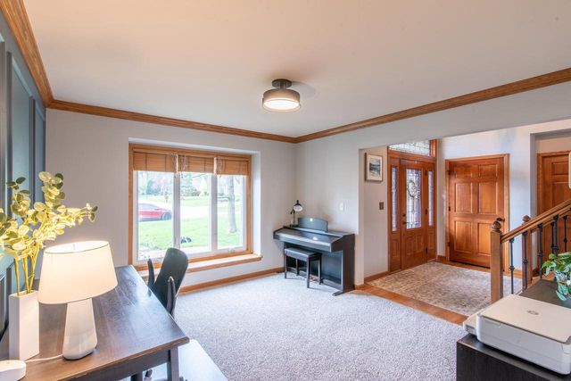 14695 Meadowshire DRIVE, New Berlin, WI 53151
