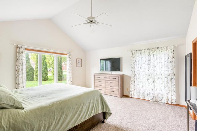 14695 Meadowshire DRIVE, New Berlin, WI 53151