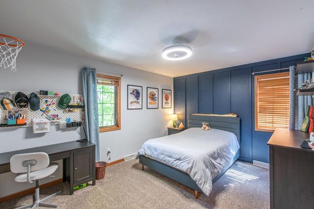 14695 Meadowshire DRIVE, New Berlin, WI 53151