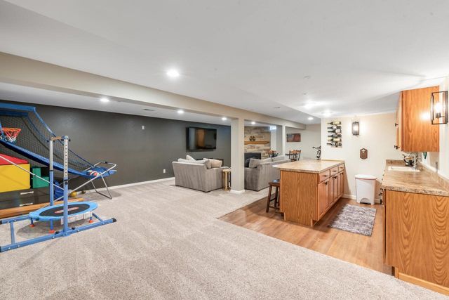 14695 Meadowshire DRIVE, New Berlin, WI 53151