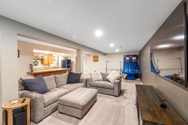 14695 Meadowshire DRIVE, New Berlin, WI 53151