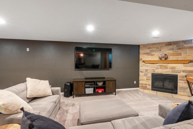 14695 Meadowshire DRIVE, New Berlin, WI 53151