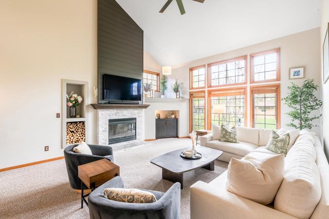14695 Meadowshire DRIVE, New Berlin, WI 53151