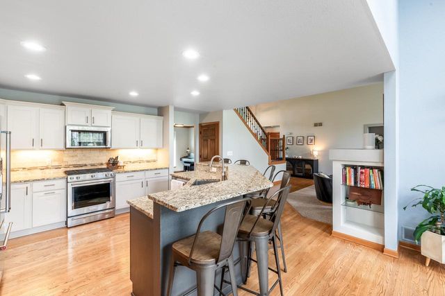 14695 Meadowshire DRIVE, New Berlin, WI 53151